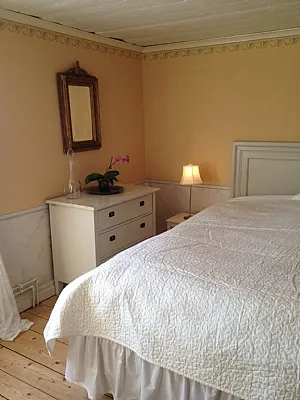 Mysig sittgrupp i timmerstugan