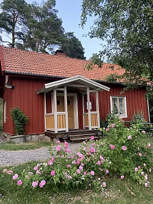 Nya Halhälla med rosor